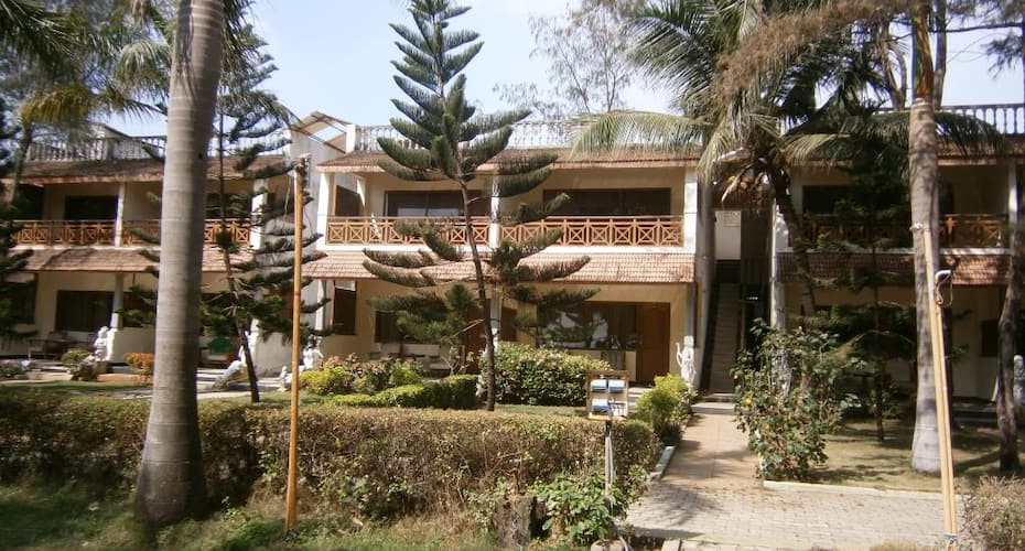 Sea Breeze Beach Resort, Mahabalipuram 1